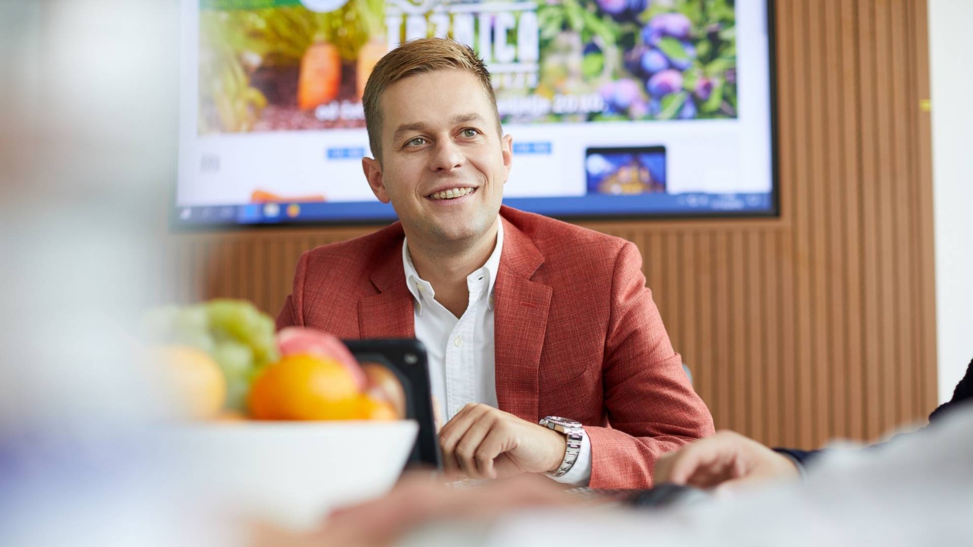 Senior consultant u nabavi na sastanku